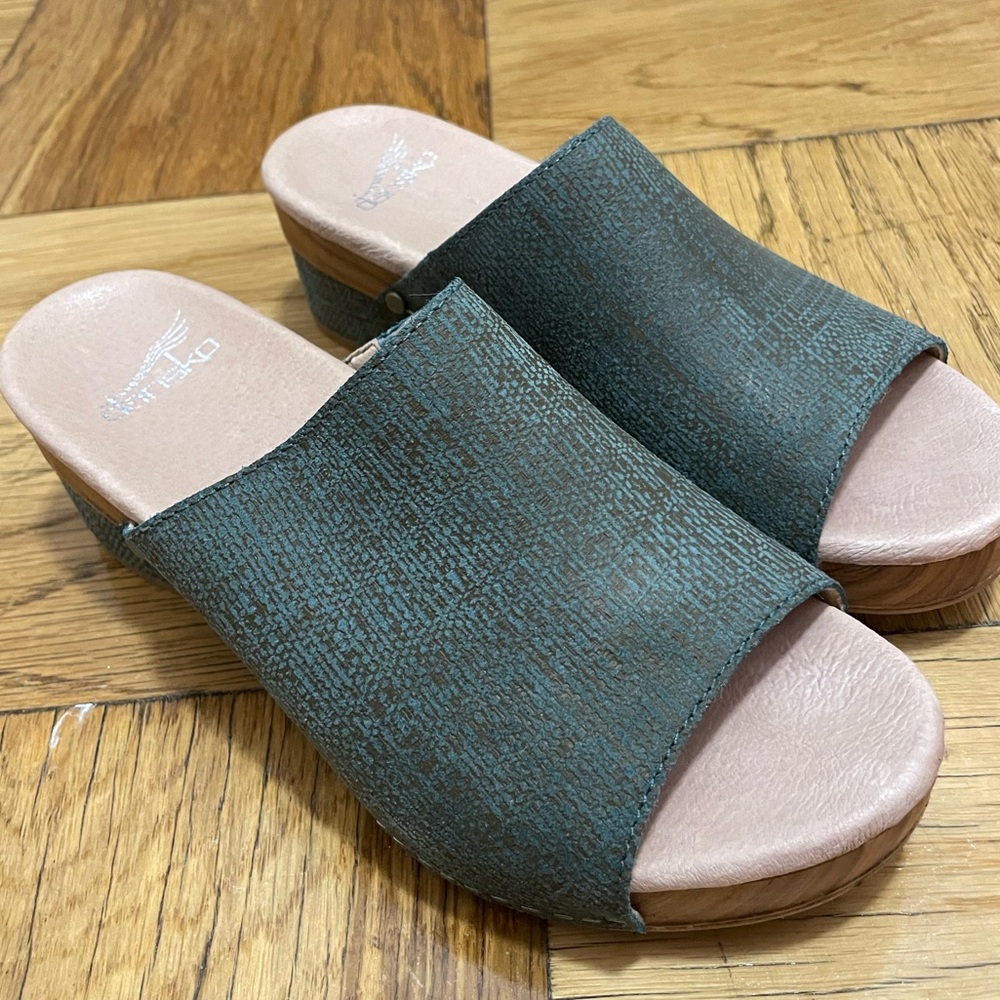Dansko Women's Maci Sandal Textured Leather Teal